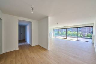 Volledig gerenoveerd appartement van 116m² op een centrale ligging in Hasselt mét zuidgericht terras. Het is gelegen op de eerste verdieping...