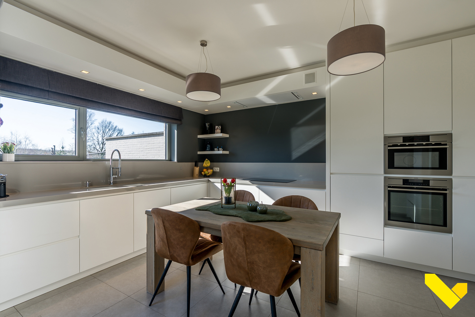 Ruime en verrassende woning met tuin en achterliggende weide - foto 3