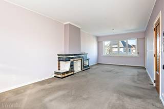 In een rustige en aangename woonomgeving in Wilrijk bevindt zich deze eengezinswoning met aparte garage. De ligging combineert een...