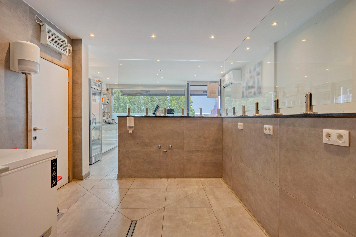 Te renoveren woning met handelsruimte in centrum Kruibeke - foto 5