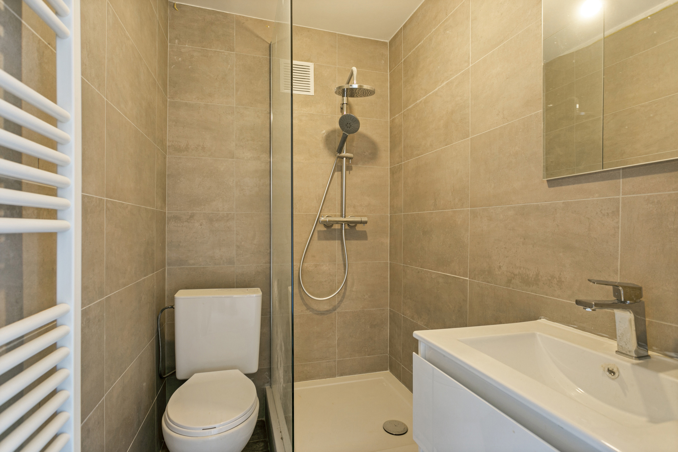 Volledig vernieuwd appartement in hartje Leopoldsburg - foto 5