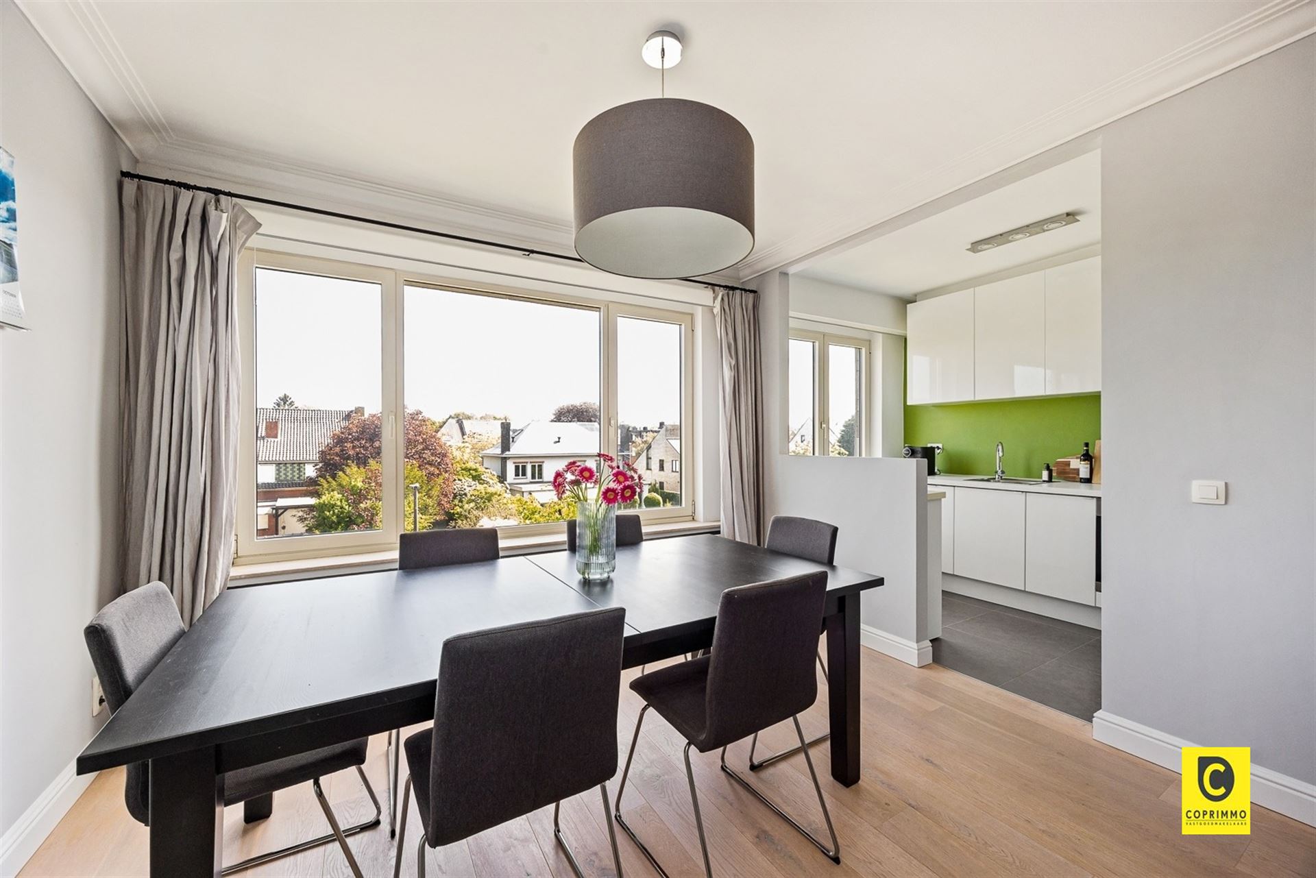 Central 2-Bedroom Apartment with Garage in Antwerp - photo 3