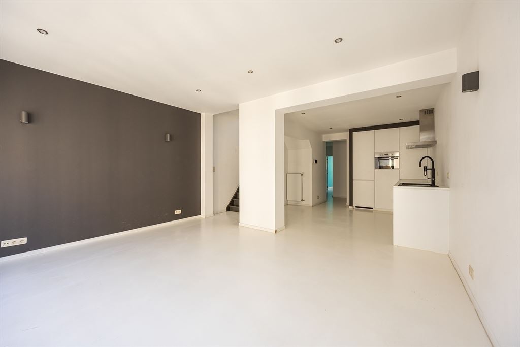 Gerenoveerd duplex appartement met 2 slaapkamers en gigantisch terras  - foto 2