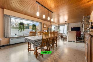 Welkom in Aartrijke, waar rust, ruimte en groen samenkomen. Deze charmante vrijstaande bungalow nodigt u uit om meteen helemaal tot rust te...