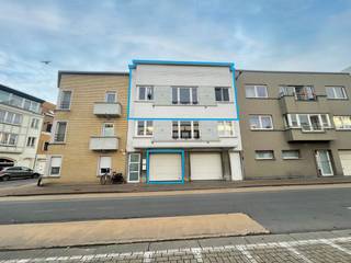 Centraal gelegen 1-slaapkamer appartement met garage op de tweede verdieping (zonder lift) in een kleinschalig gebouw te Blankenberge op...