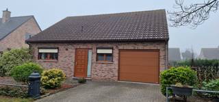 Mooie open bebouwing in een rustige en kindvriendelijke verkaveling. Deze instapklare woning beschikt over een inpandige garage, 2...