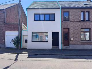 Deze ruime gezinswoning met een bewoonbare oppervlakte van ca. 147 m² biedt tal van mogelijkheden voor gezinnen, thuiswerkers of wie op zoek is...