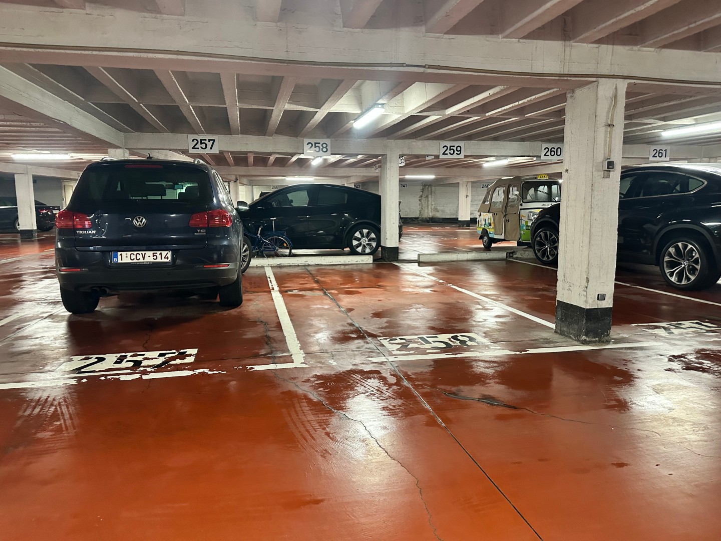 Vlot toegankelijke autostaanplaats in residentie Saint Georges, gelegen op Zeedijk - foto 5