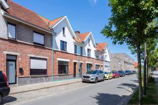 Totaalrenovatie woning met prachtige tuin in een rustige woonwijkBent u op zoek naar een instapklare woning met tuin?Dan is deze woning beslist iets...