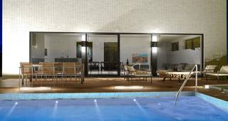 <strong>Modern wonen in Herent op een boogscheut van Brussel</strong><br /><br />  Perceel van 8a 60ca.<br />  Hoogwaardige afwerking<br />  PRIJSVAST van 651.640,00 euro inclusief kosten; (Inbegrepen kosten zijn: notariskosten, grond, registratie rechten, architect, EPB, veiligheidscoördinator, BTW)<br /><br />Project Brusselsesteenweg in hartje Herent biedt heel wat mogelijkheden om jouw nieuwbouwwoning te realiseren. Deze moderne open-bebouwing is te koop. Deze wordt gebouwd inclusief zonnepanelen met BEN-certificaat (bijna energie neutraal). Eenvoudige lijnen, grote raampartijen en gevelstenen in lichte tinten typeren deze statische woning. Het is een goed gelegen 3-slaapkamer woning met heel wat ruimte en wooncomfort. Je kan dit ontwerp van de woning nog volledig naar jouw wensen aanpassen.  <br /><br />Indeling:
<ul>
	<li>Gelijkvloers: inkom, toilet, bureau, leefruimte, eetkamer met open keuken en ruime bergruimte.</li>
	<li>Eerste verdieping: technische berging, 3 slaapkamers, badkamer en een dressing.</li>
</ul>
ℹ️ Wens je meer informatie of een afspraak? Bel ons dan nu op het nummer 011 45 82 30<br />💻 Meer projecten? Surf naar www.splendid.be. Samen maken we jouw woondroom waar.