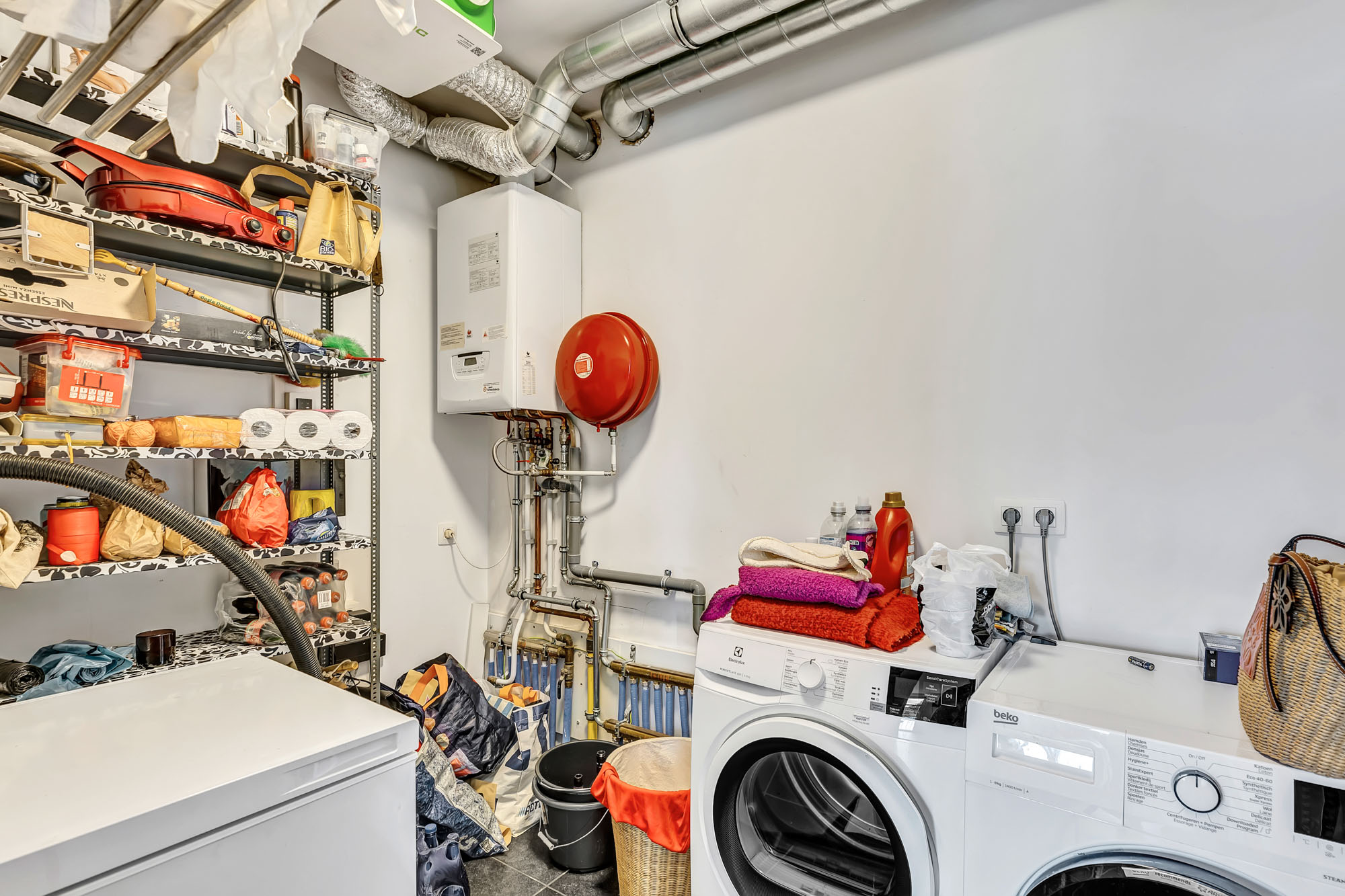 Ruim appartement met vier slpks, terras en autostaanplaats - foto 4