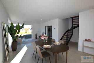 In een residentiële verkaveling te Laakdal, bevindt zich dit energiezuinig nieuwbouwproject bestaande uit 4 halfopen bebouwingen met modern...