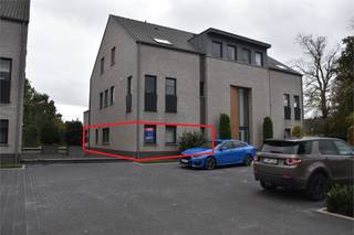 Gelijkvloers appartement gelegen aan de rand van het centrum met volgende eigenschappen:° luxueuze afwerking° wonen in een rustige en verzorgde...