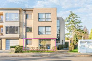 Welkom in de Constant Van Goeystraat, gelegen vlakbij het centrum van Zwijndrecht en op wandelafstand van openbaar vervoer.Dit rustig gelegen...