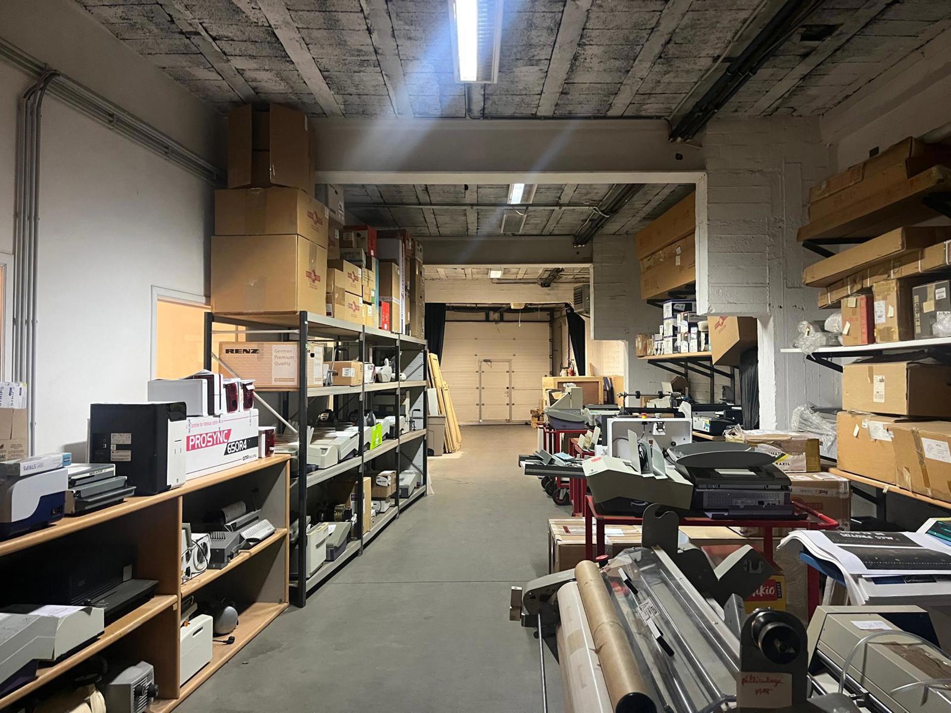 Bedrijfsgebouw met magazijn en kantoren - foto 4