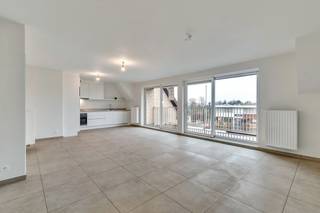 Bent u op zoek naar een stijlvol en modern appartement waar ruimte en comfort centraal staan?Dit prachtige duplexappartement op de 2de verdieping,...