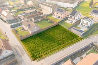 Dit stuk bouwgrond is gelegen in Oostrozebeke, met name in de Papegaaistraat 57B met een oppervlakte van 936 m². U beschikt over een rustige...