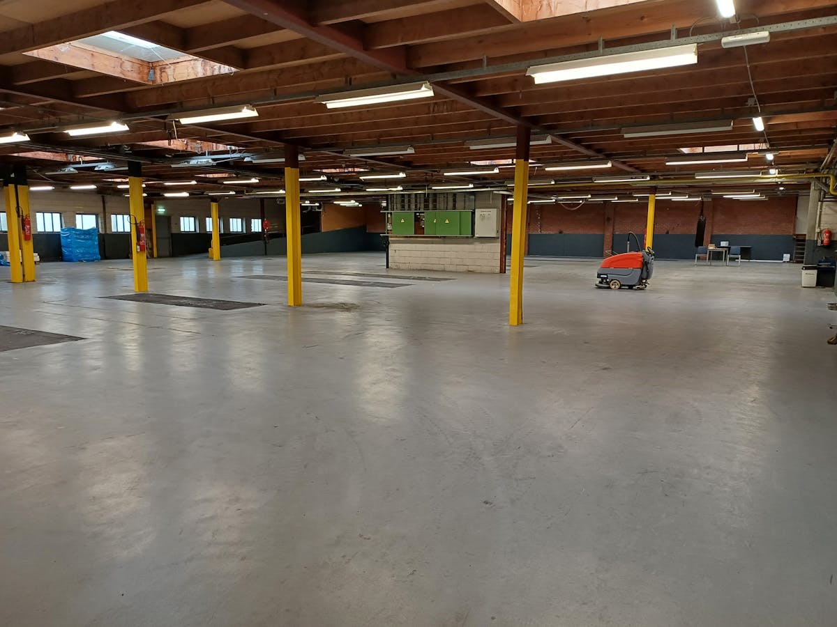 Magazijn (900 m² - 2.700 m²) te huur in Kapellebrug (NL) - foto 1