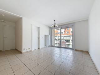 Instapklaar appartement op centrale ligging Nieuwpoort-Bad, op wandelafstand van het strand, de winkelstraat en de Sint-Bernarduskerk.Het appartement...