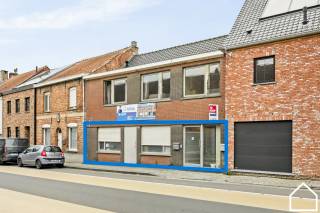 Appartement met 2 ruime SLPKS, gunstig EPC en ruime tuin met terras biedt een unieke investeringsmogelijkheid in Zonnebeke.ONTDEK DEZE WONING VIA DE...