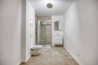 <p>**Vraag uw brochure op/bezoek aan**<br /><br />Residentie Jona is gelegen op de Leuvense stadsrand op een uiterst gunstige locatie, namelijk op de fietsdoorgang tussen de campussen situerende in centrum Leuven en de campussen gelegen in Heverlee en in de nabijheid van alle faciliteiten die een student nodig heeft. Zo bevindt sportkot zich op wandelafstand en zijn er allerlei KUL faculteiten in de buurt terug te vinden. <br /><br />De kleinschalige residentie biedt 7 hoogwaardige investeringsunits geschikt voor universiteitsstudenten, doctoraatstudenten en jonvolwassenen op zoek naar een comfortabele thuis. De units laten niets aan de verbeelding over en komen elk met privatief sanitair.<br /><br />Residentie Jona is het juiste adres voor een stabiele investering met onmiddellijk rendement!<br /><br />Interesse? Vraag je brochure op en plan uw bezoek in met onze Expert Investeringsvastgoed: jack@connect-immo.be of 0495 53 46 49<br /><br />EPC label A/ 78 kWh/m2jaar - 3452551<br />wche, gdv, gvkr, gvv</p>