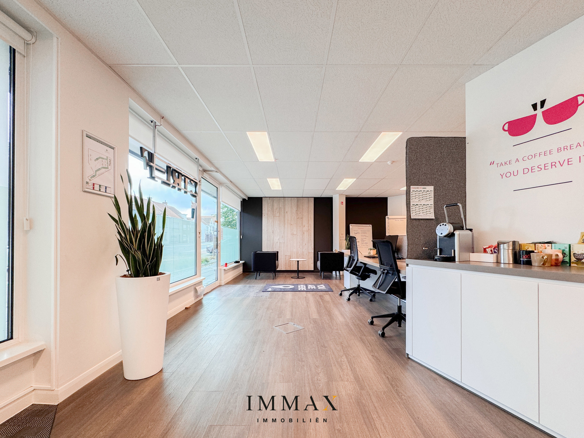 Instapklaar kantoorpand op commerciële ligging met publieke parking vlakbij - foto 4