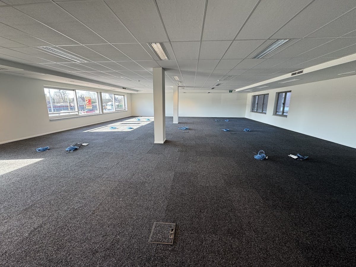 Modern en centraal gelegen kantoor in Brugge, aan de Dampoort - foto 1