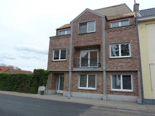 Appartement met 1 slaapkamer, 1 badkamer, keuken en terras. Autostaanplaats in het landelijke Zepperen.Dit appartement wordt nog gerenoveerd alvorens...