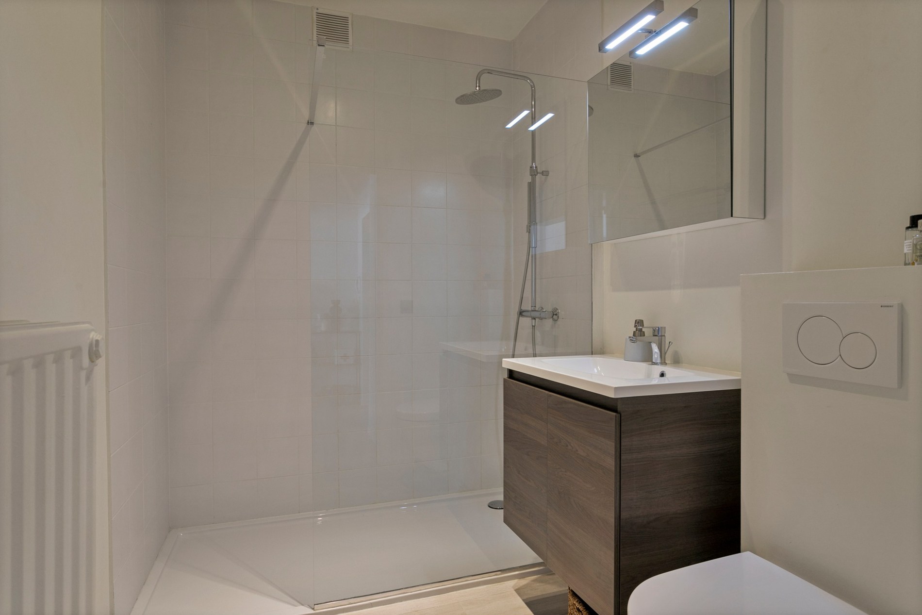 Top afgewerkt appartement met 2 slaapkamers en privé tuin. - foto 5