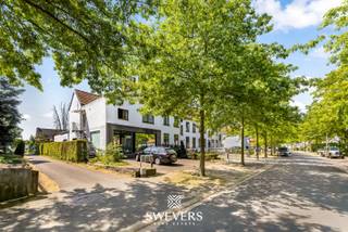 Voor meer info en foto’s, surf naar www.swevers.be – Ben jij op zoek naar een te renoveren woning met heel wat potentieel? Dan zit je in de...