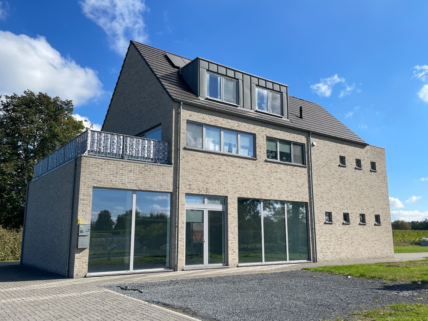 Commercial for rent in Essen - photo 1