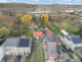 <p>Op een vlot bereikbare locatie langs de Noordlaan in Wetteren bevindt zich dit interessante perceel met een bestaand, te slopen pand. Een unieke opportuniteit voor wie op zoek is naar een grond met toekomstmogelijkheden.</p><p>De verdere ontwikkelingsmogelijkheden dienen afgetoetst te worden aan de geldende voorschriften en in overleg met de bevoegde instanties.</p><p>Op dit perceel is het toegelaten een gesloten bebouwing met wachtgevel op te richten.</p><p>Bent u op zoek naar een perceel met potentieel en een vlotte bereikbaarheid? Dan is dit een opportuniteit die zeker uw aandacht verdient.<br />Aarzel niet en contacteer ons vandaag nog.</p>