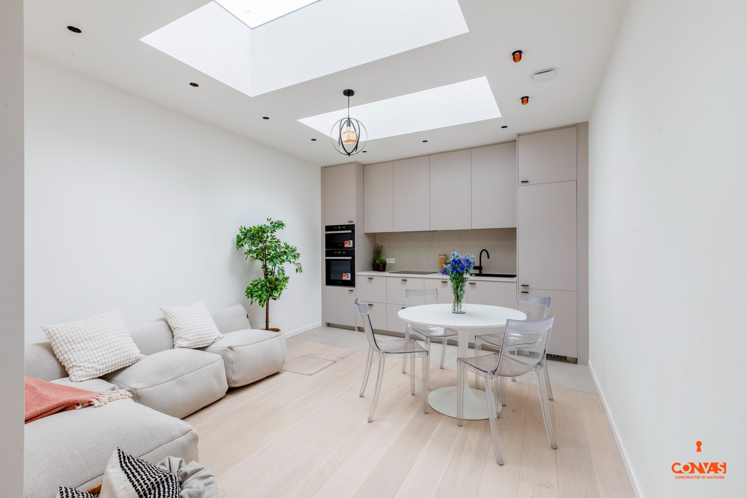 Volledig gerenoveerde starterswoning met twee slaapkamers - photo 2