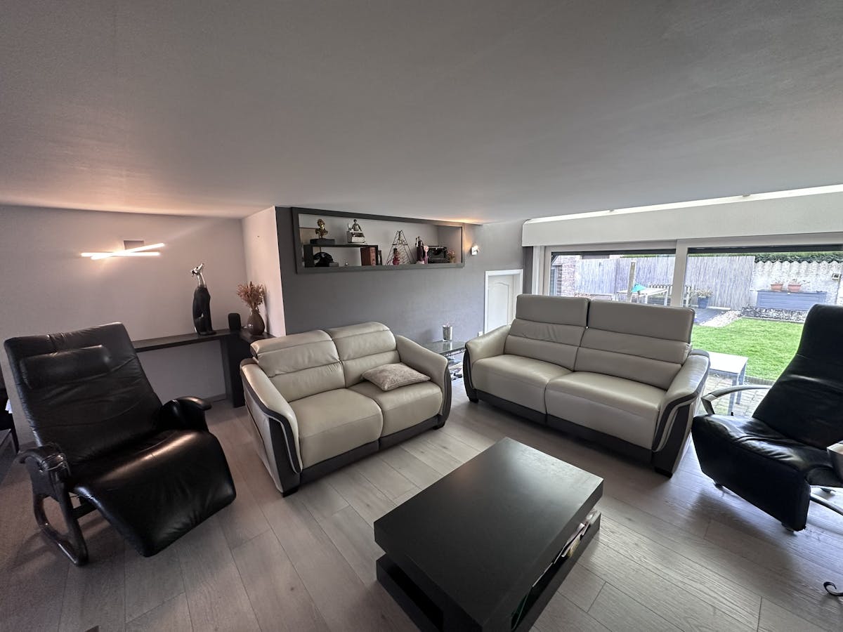 Lichtrijke rijwoning met tuin, 3 kamers en ruime garage - foto 4