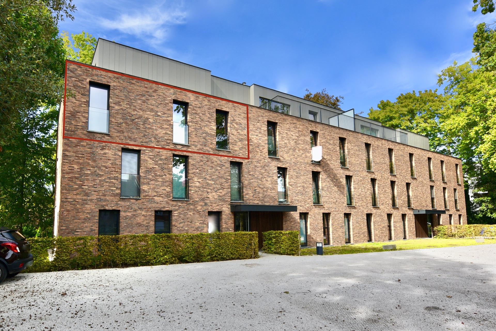 Lichtrijk driegevelapp met 2 slpk, terras en autostpl voor 319000 EUR - foto 1