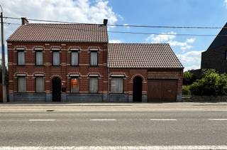 Op een boogscheut van centrum Zottegem bevindt zich deze charmante woning met tal van mogelijkheden in het landelijke Erwetegem. De woning vraagt...