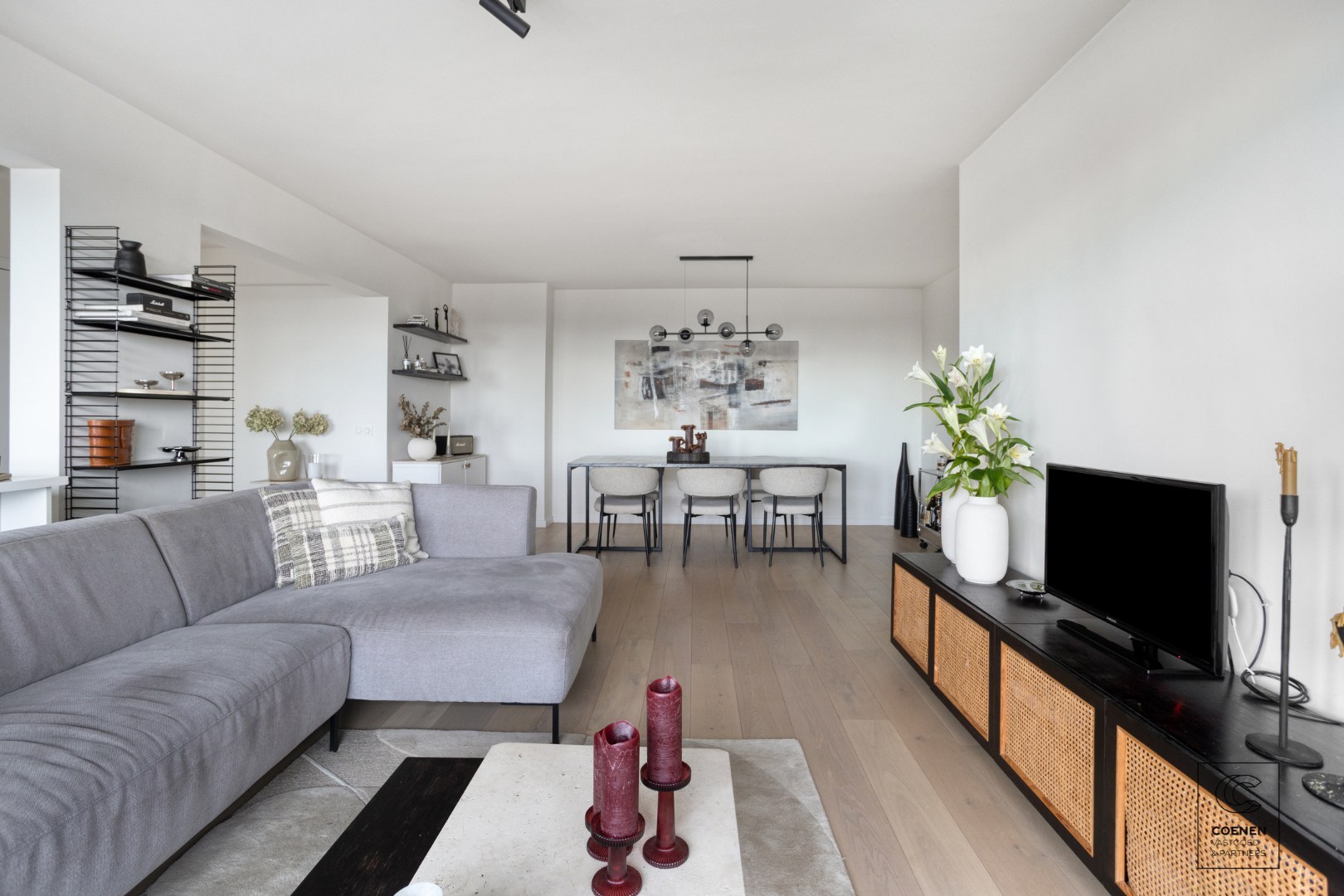 Stijlvol gerenoveerd appartement met 2 slaapkamers &amp; zonnig terras op toplocatie te Berchem - foto 3