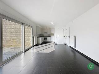 Op zoek naar een comfortabel en zonnig appartement op een vlotte ligging? Dan is dit instapklare gelijkvloers appartement in Gistel precies wat...