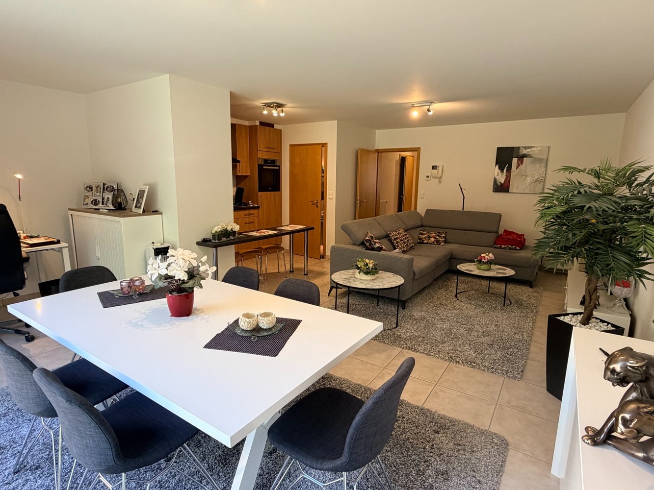Rustig en uitstekend gelegen 2-slaapkamerappartement met groot terras EN garagebox - foto 5
