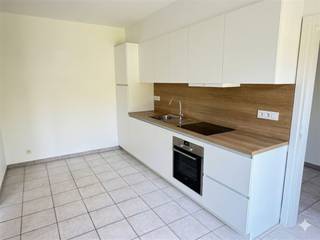 Deze zeer verzorgde woning, gelegen in het centrum van Heide, maakt deel uit van een kleinschalig geheel van drie woningen. De middelste woning...