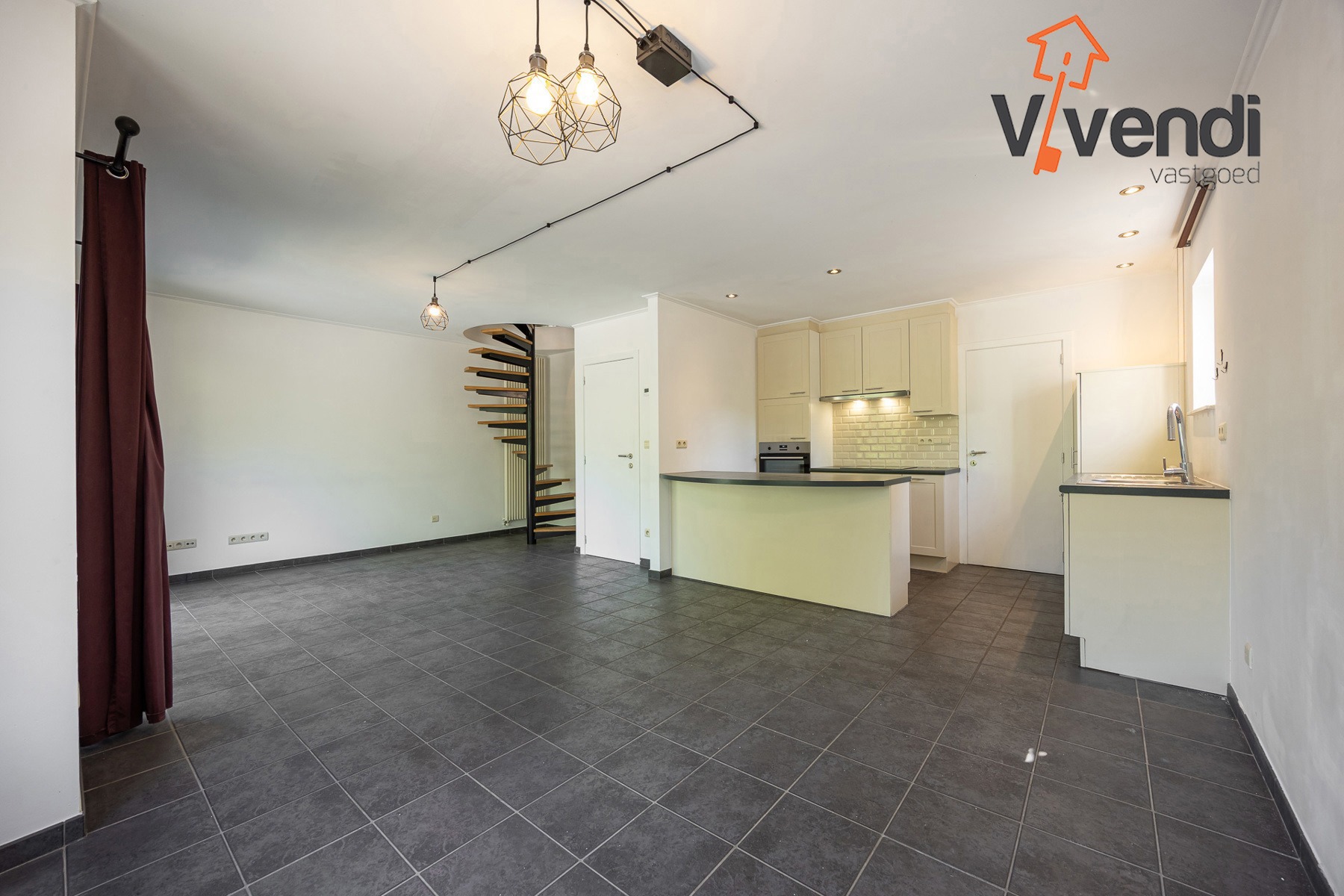Ruime en lichtrijke duplex met 3 slpk inclusief 1 garagebox! - foto 4