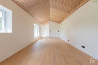Magnifique maison rénovée avec dépendance et parking. Pour organiser une visite, veuillez nous appeler au 02.513.13.13.Au centre de Meise, dans...