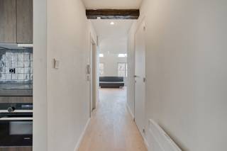 Dit prachtige appartement in de Jozef Suveestraat biedt een unieke combinatie van historische charme en een moderne afwerking. Gelegen op...