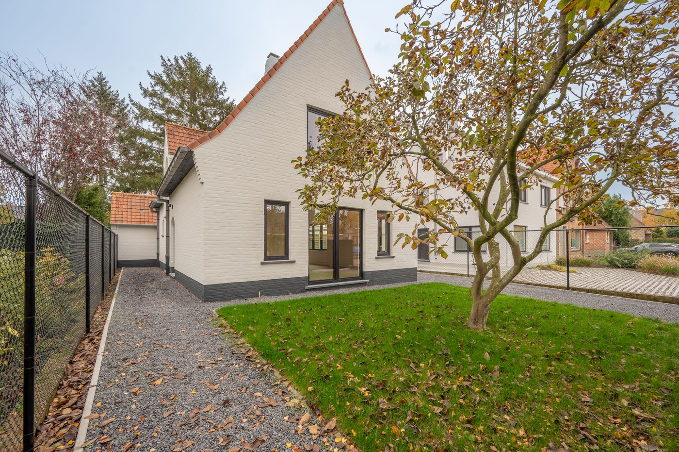 Charmante gerenoveerde open bebouwing te koop met 4 slaapkamers in het hartje van Sint-Andries - photo 2