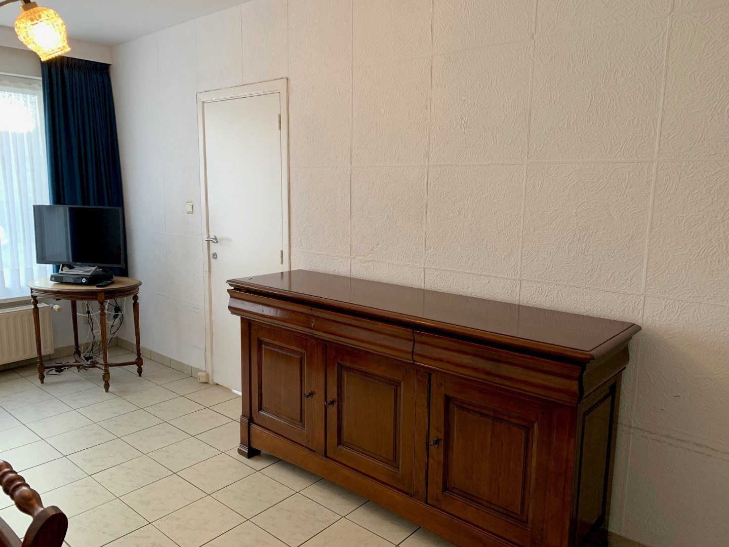 Gemeubeld appartement op het gelijkvloers - 1 slaapkamer en koertje - foto 4