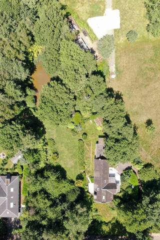 Het betreft een prachtige bouwgrond van 6.140 m² gelegen in een verkeersluwe straat in de villa buurt "Rissschot" te Zoersel.Momenteel is er nog een...