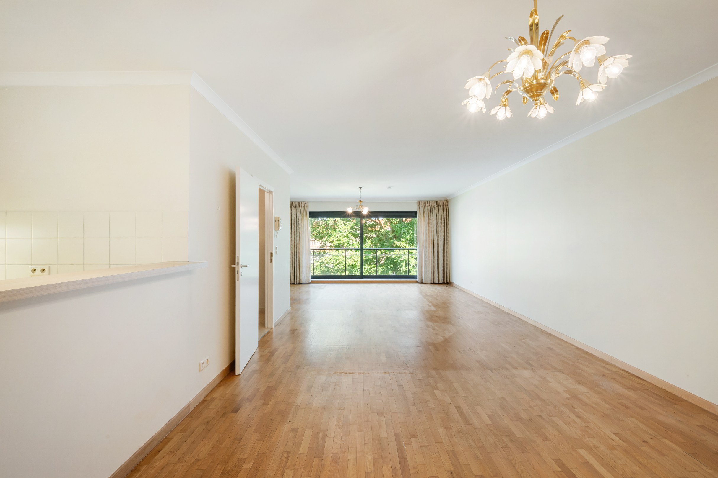 Appartement lumineux dans un écrin de verdure au cœur du centre-ville - photo 2