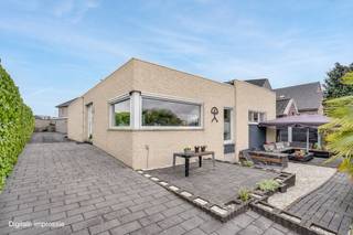 GELIJKVLOERSE WONING MET EPC LABEL A OP EEN RUSTIGE LOCATIE NABIJ MAASTRICHT ! <br /><br />We vinden deze open woning met een bewoonbare oppervlakte van 232 m² terug op een perceel van 4a 21ca in Veldwezelt-Lanaken. <br /><br />Voor meer informatie, neem zeker een kijkje op onze website via de volgende link:<br />https://www.sterkvastgoedmakelaars.be/detail/te-koop-woning-lanaken/7653424?dosearch=True&flowstatus=ForSale,ForSaleReserved,ForSaleWithBid,ToCompleteForSale,SoldUnderReserve,Sold&pageindex=1&pagesize=12&searchpage=ForSale&sortdirection=DESC&sortfield=pub_flowstatus&transactiontype=Sale