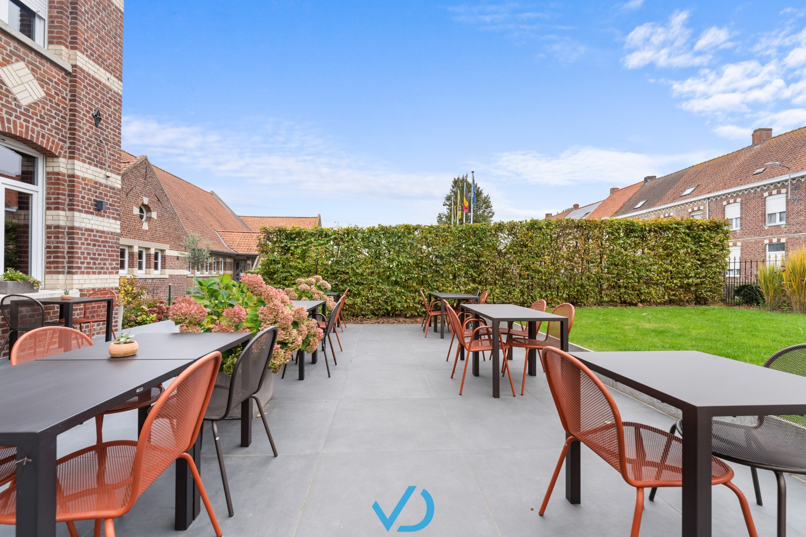 Uniek gerenoveerd erfgoedpand met restaurant, twee appartementen en prachtige tuin in hartje Nieuwkerke! - foto 4