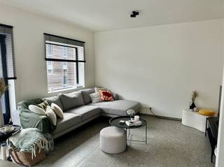 Gezellig gerenoveerd appartement te huur in centrum Oudenaarde.Het appartement voorziet een woonkamer met aansluitend een open keuken, badkamer met...